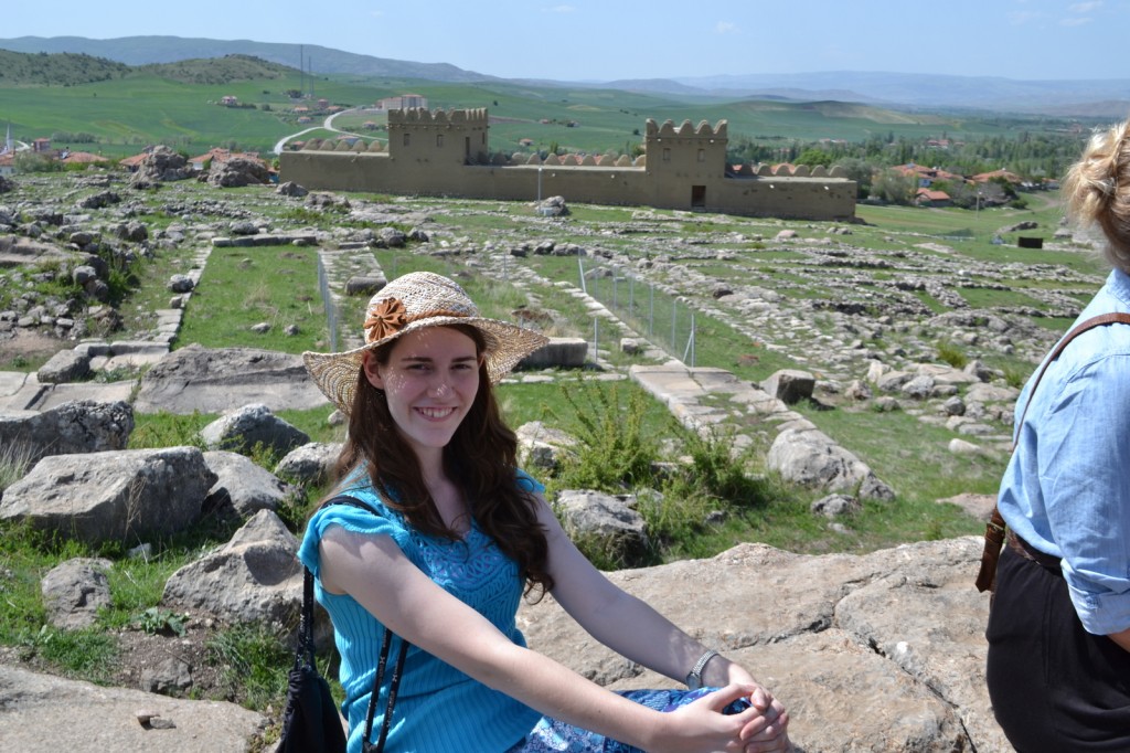 Hittite citadel: Germans reconstructed the walls in the distance with original materials